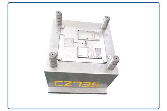 遙控器模具加工案例CZ735 生產(chǎn)注塑模具